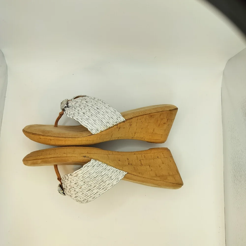 Italian Shoemakers Silver Thong‎ Wedges Womens Size 8.5 Bedazzled Cushion Sole